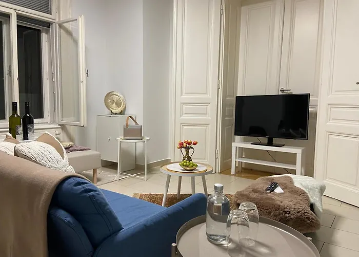 Luxury Serviced 3-bedroom Flat In Vienna's 1st District Διαμέρισμα *