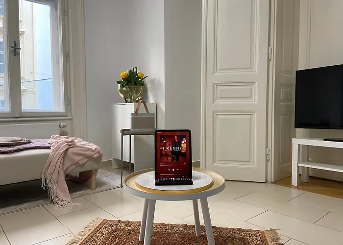 Luxury Serviced 3-bedroom Flat In Vienna's 1st District Διαμέρισμα *